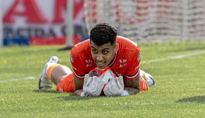 Lucas Gomes em ação pelo Paulista