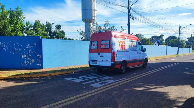 Vítima foi levada para a Santa Casa