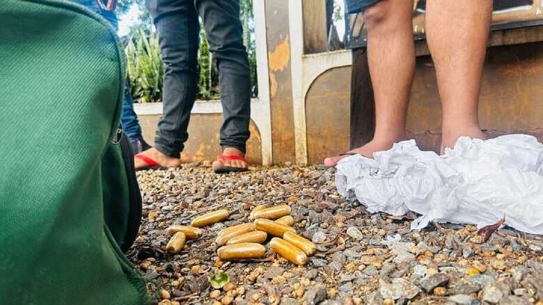 Drogas também apreendidas durante inspeção no ônibus