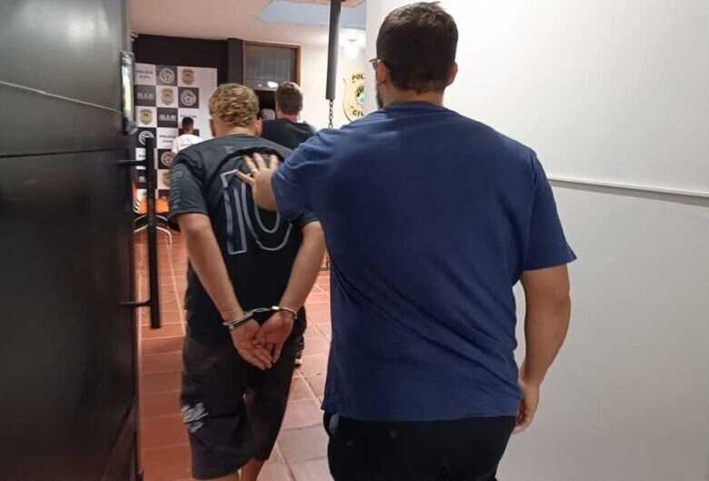 Suspeitos foram detidos pela polícia