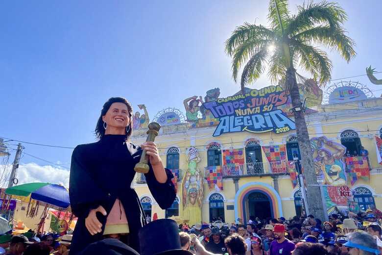 Boneco de Olinda da atriz Fernanda Torres