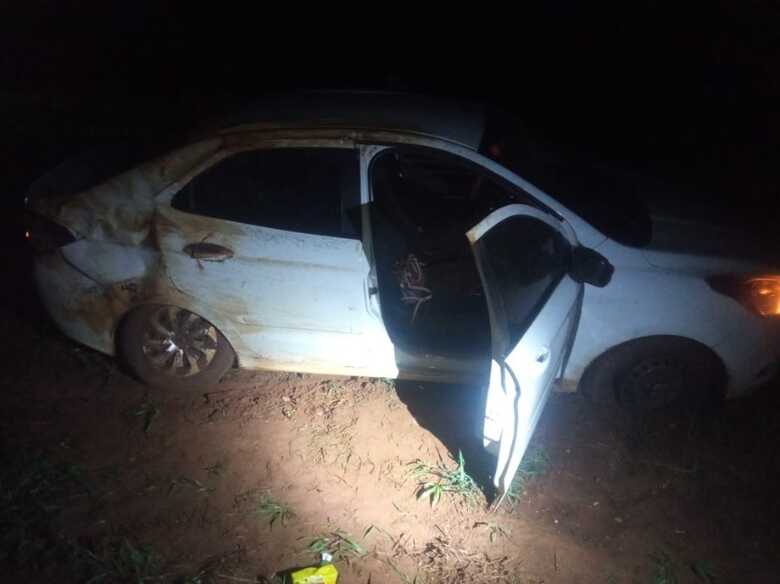Carro ficou bastante danificado
