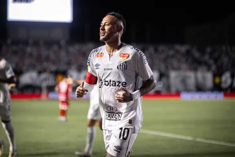 Neymar voltou a vestir a camisa do Santos 