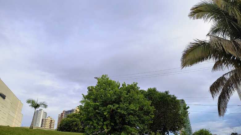 Tempo até amanheceu nublado em algumas regiões de Campo Grande