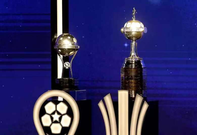 Troféus da Libertadores e Sul-Americana 