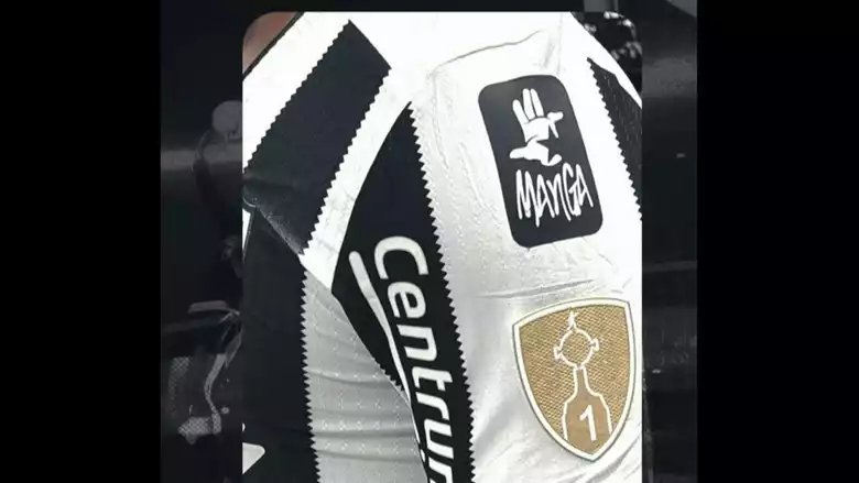 Homenagem na manga da camisa
