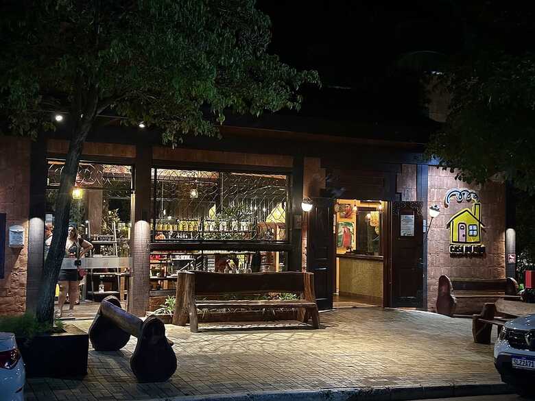 Casa do João fica localizado no centro de Bonito
