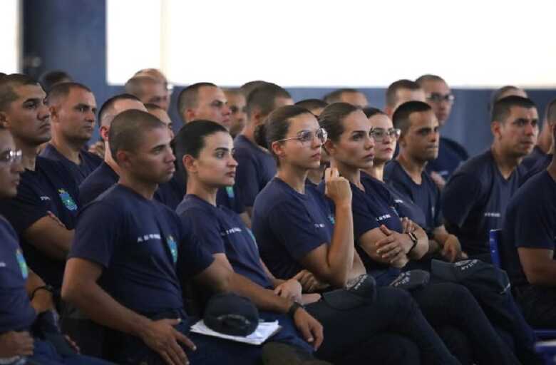 Policiais vão fazer o curso por cinco anos