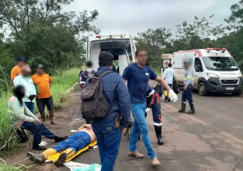 Vítimas foram socorridas por ambulâncias de Camapuã