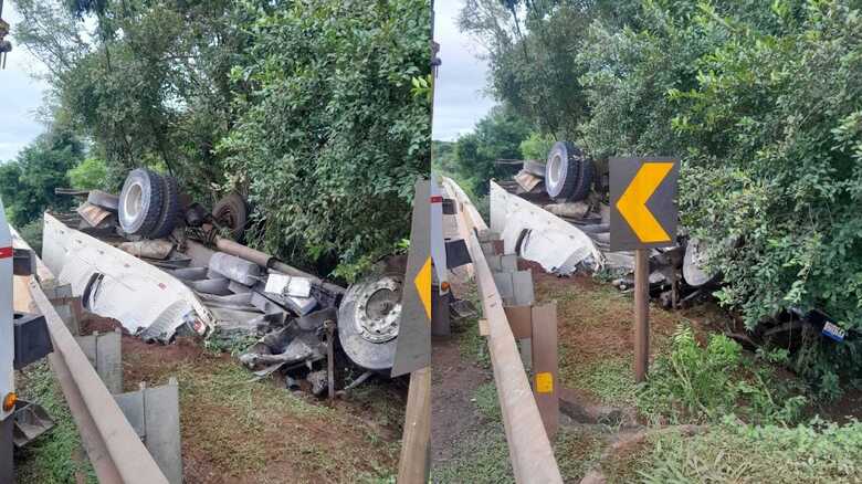 O veículo ficou tombado às margens da rodovia