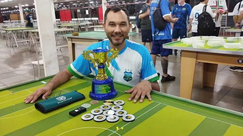 Hélder Rafael é bronze na Série Prata do Centro-Oeste de Futebol de Mesa Dadinho 2025
