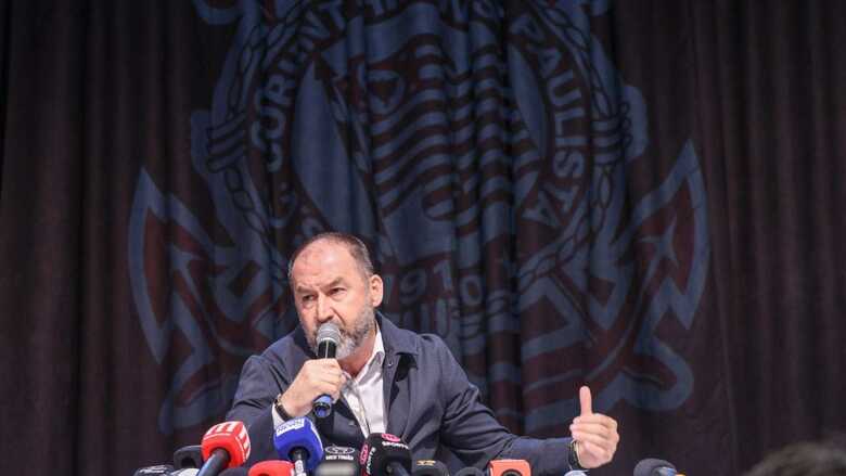 Augusto se despediu do clube antes da votação