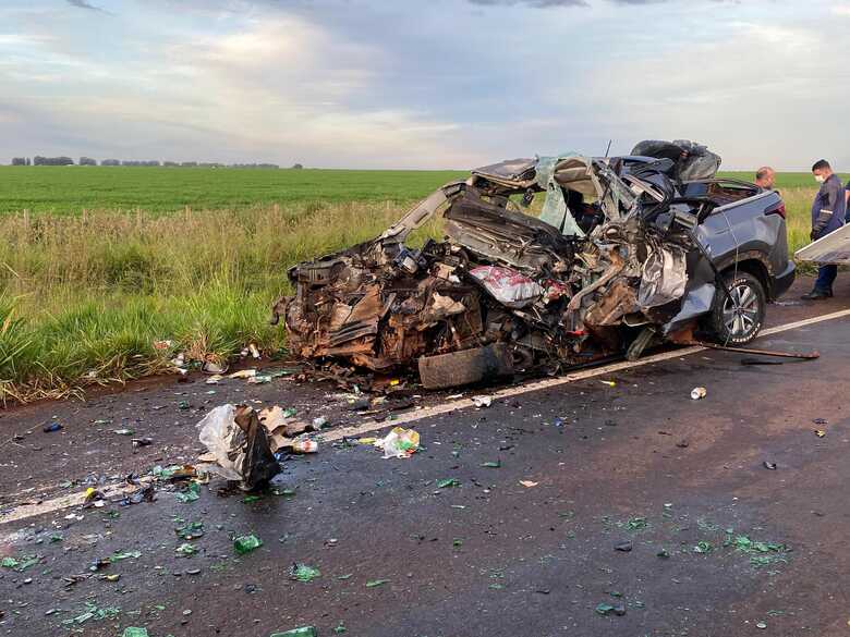 Casal que estava na Fiat Toro morreram antes mesmo da chegada do socorro