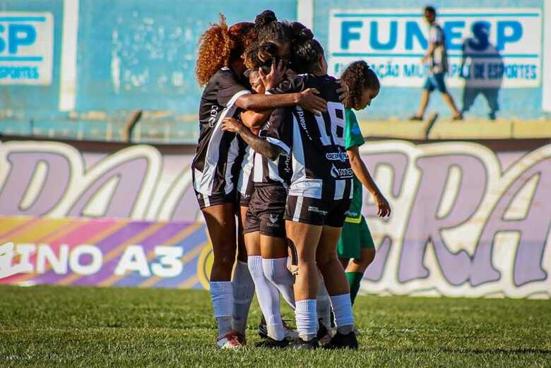 Mulheres do Galo esquecem o Brasileiro para brigar por classificação em João Pessoa 