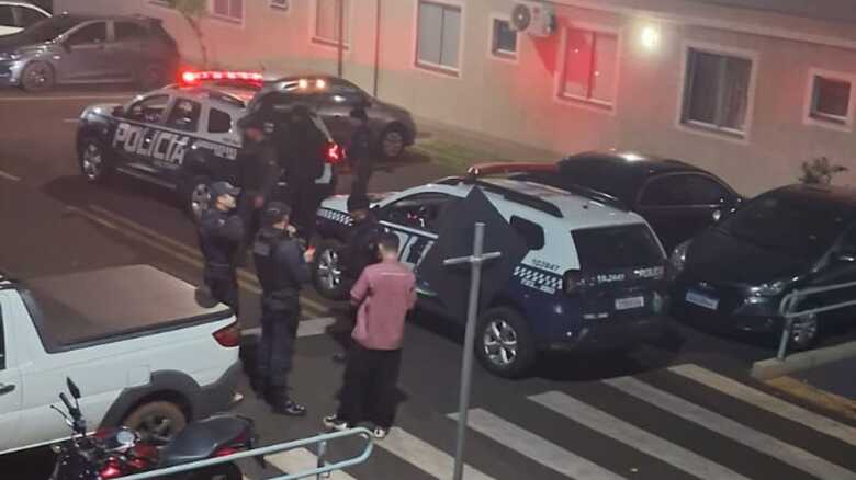 Confusão no condomínio precisou de reforço policial