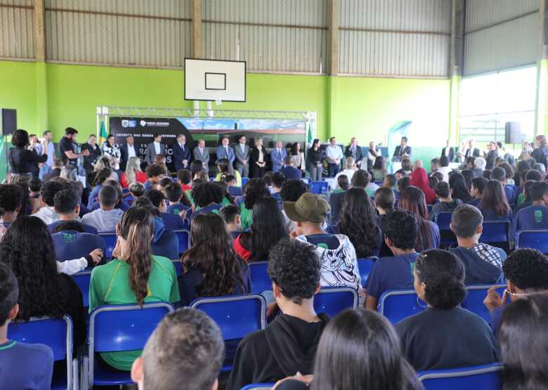 Entrega da escola nesta segunda-feira (12)