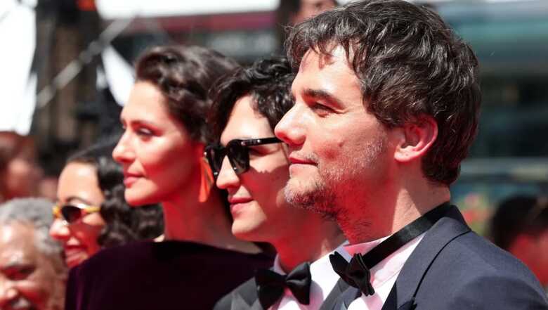 Carlos Francisco, Alice Carvalho, Maria Fernanda Cândido, Gabriel Leone e Wagner Moura na estreia de "O Agente Secreto" em Cannes  