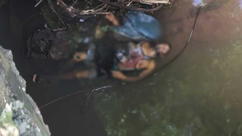 Corpo de Júlio César Ferreira de Lima encontrado dentro do Córrego Bálsamo  
