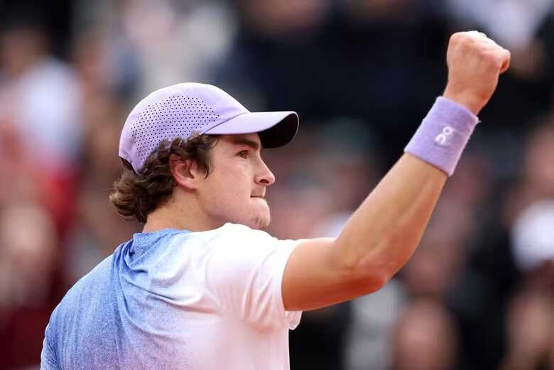 João Fonseca na estreia em Roland Garros 