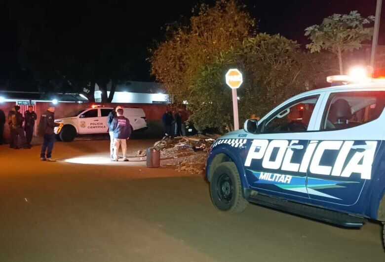 O menor morreu ainda no local dos disparos 