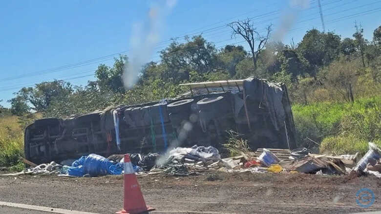 Apesar do susto, o motorista teve apenas ferimentos leves pelo corpo