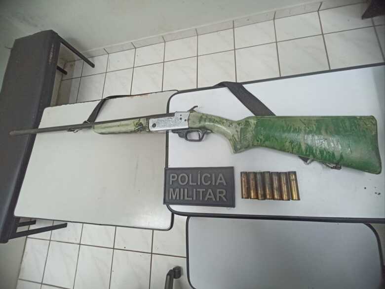 Arma usada no crime e apreendida pela PM