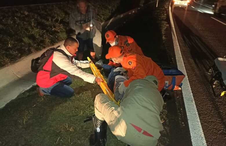 A vítima foi socorrida pelo Corpo de Bombeiros