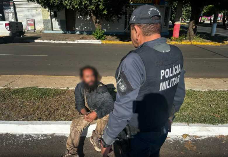 Suspeito foi detido pela PM