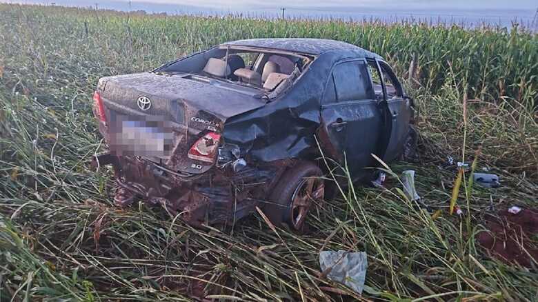 Acidente deixou carro destruído
