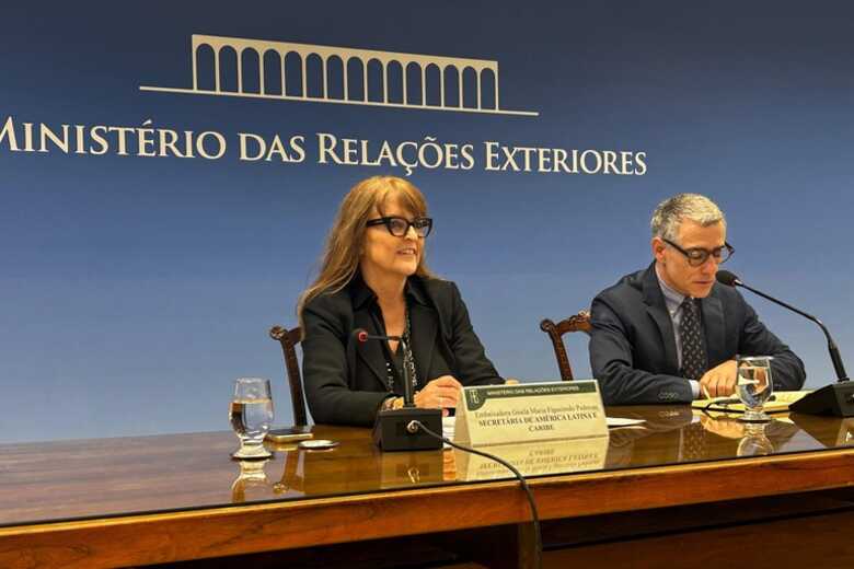 Embaixadora Gisela Padovan durante o briefing à imprensa sobre a Cúpula do Mercosul