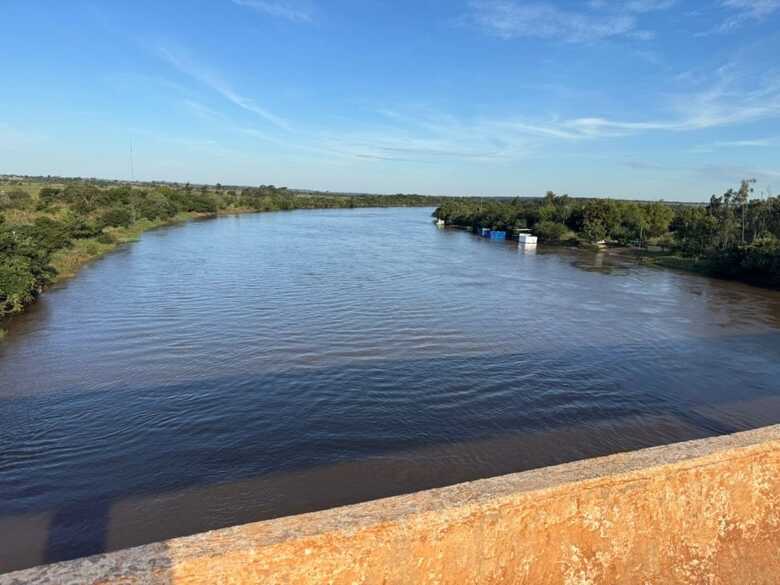 Rio Ivinhema, entre os municípios de Ivinhema e Nova Andradina