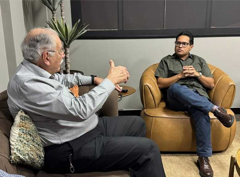 Vereador Papy recebe o deputado federal, Luiz Ovando, em seu gabinete