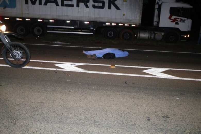 Motociclista morreu no local