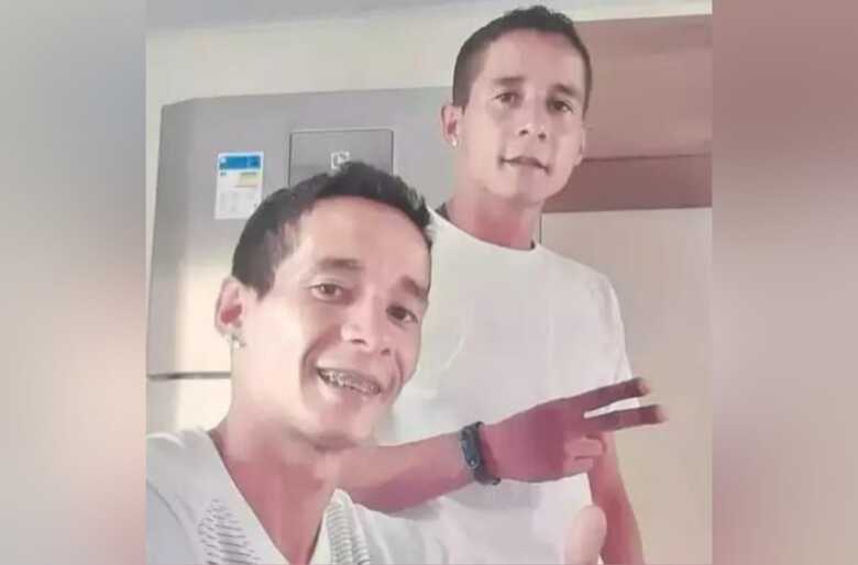 Gêmeos Rafael Muler Passos e Alexandre Muler Passos, de 31 anos -  