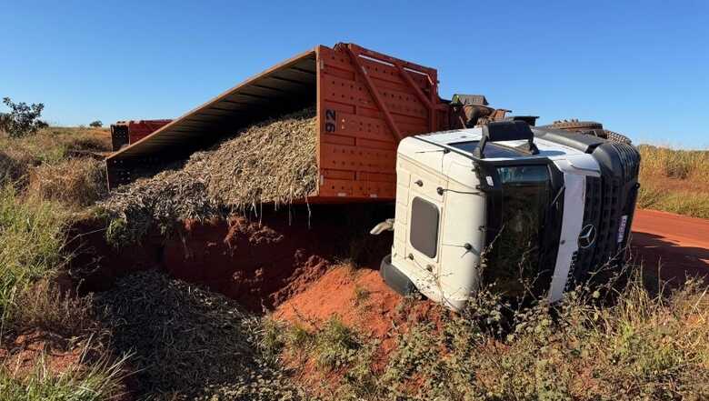 Por sorte, o motorista saiu ileso do acidente