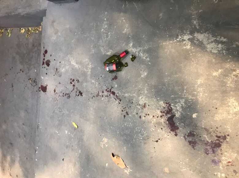 Ele estava armado com uma garrafa ainda