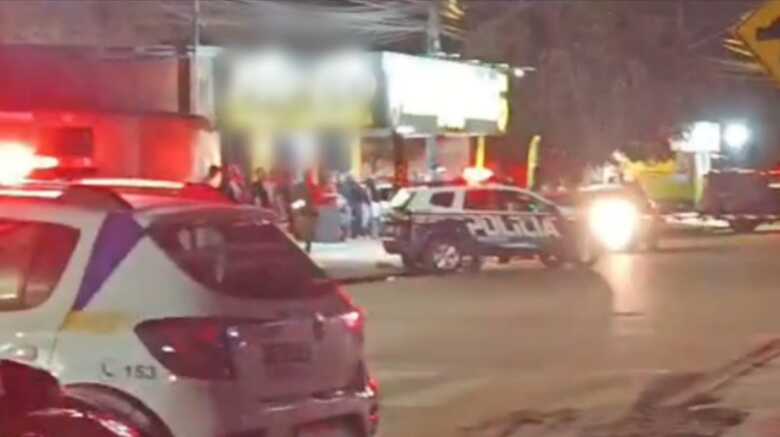 Movimenta&ccedil;&atilde;o policial no local da ocorr&ecirc;ncia