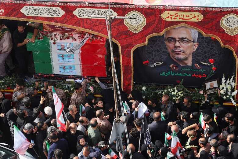 Cortejo fúnebre reúne multidão