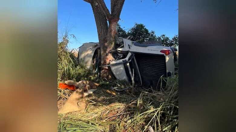 Caminhonete ficou destruída no acidente