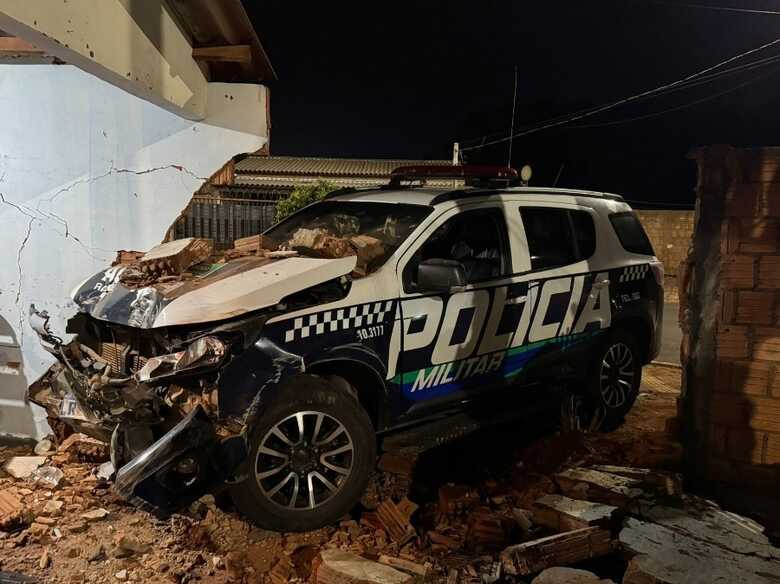 Viatura perdeu o controle durante a perseguição a motociclista