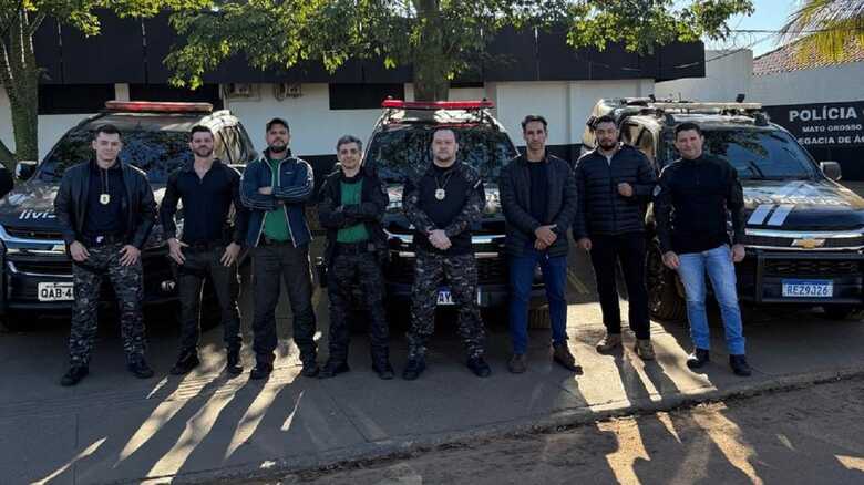 Policiais a frente da operação