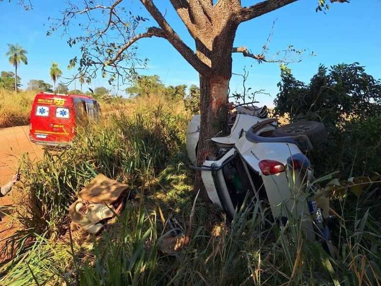 Caminhonete ficou destruída no acidente
