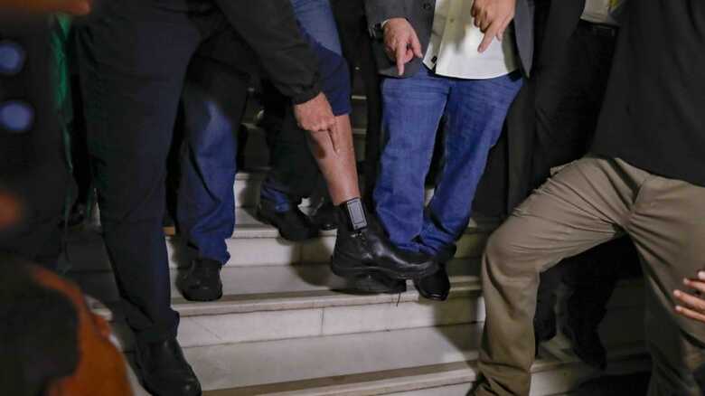 Bolsonaro chama uso de tornozeleira de "suprema humilhação" - 