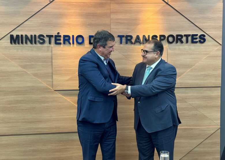 Governador cumprimenta o ministro dos Transportes em exercício, George Santoro