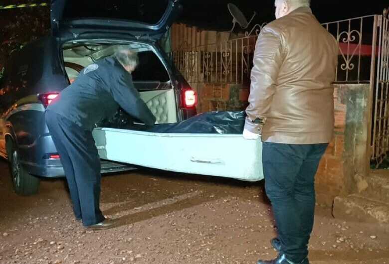 Homem foi morto no meio da rua