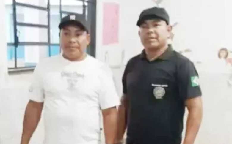 Cacique Samuel (esquerda) ao lado do vice-cacique Osmar