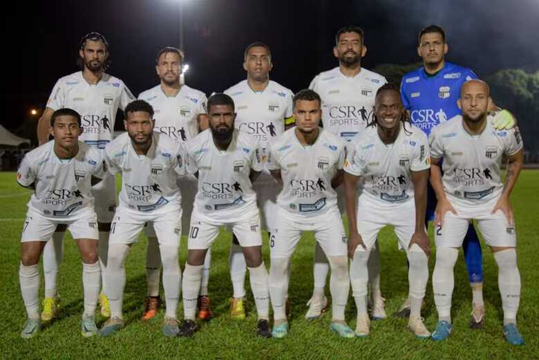 Time do Novo-MS perfilado no ano assado para jogo da primeira divis&atilde;o de MS 