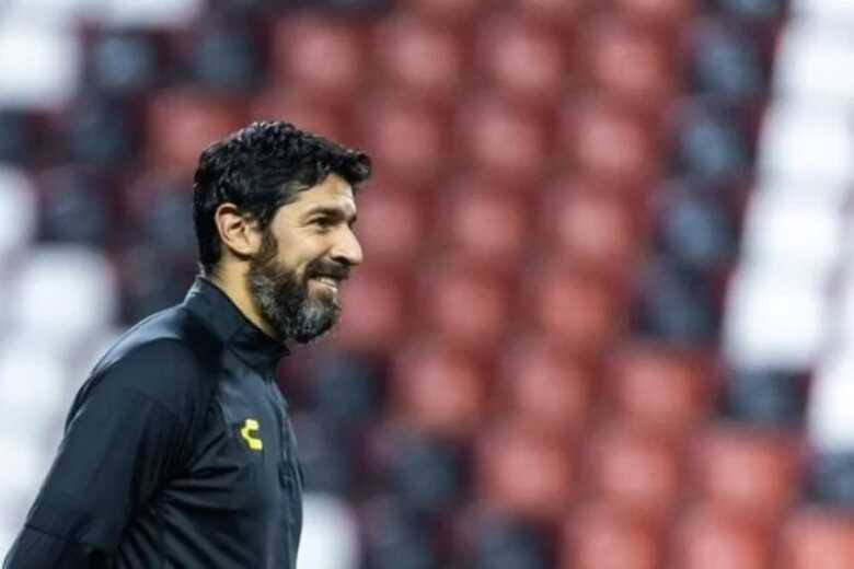 Loco Abreu não vê a hora de voltar aos gramados 