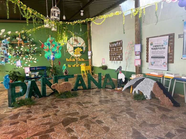 Pr&oacute;prios alunos criaram os estandes na exposi&ccedil;&atilde;o da feira