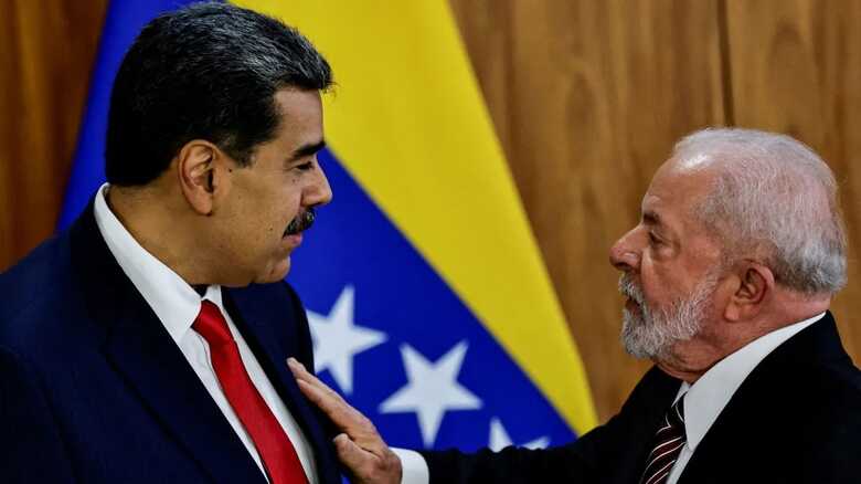 Lula e Maduro durante encontro da Unasul em Brasília  